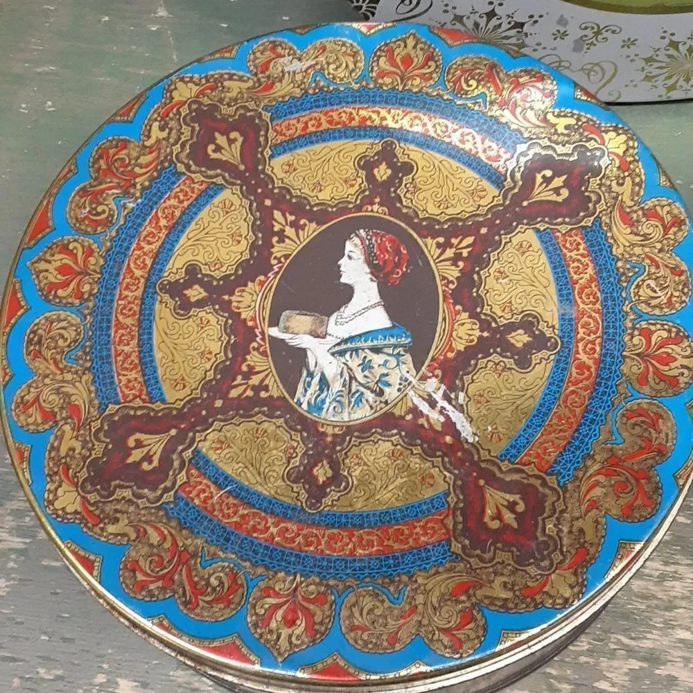 3‎ pc set of vintage round tins featuring elaborate ladies from the past.
